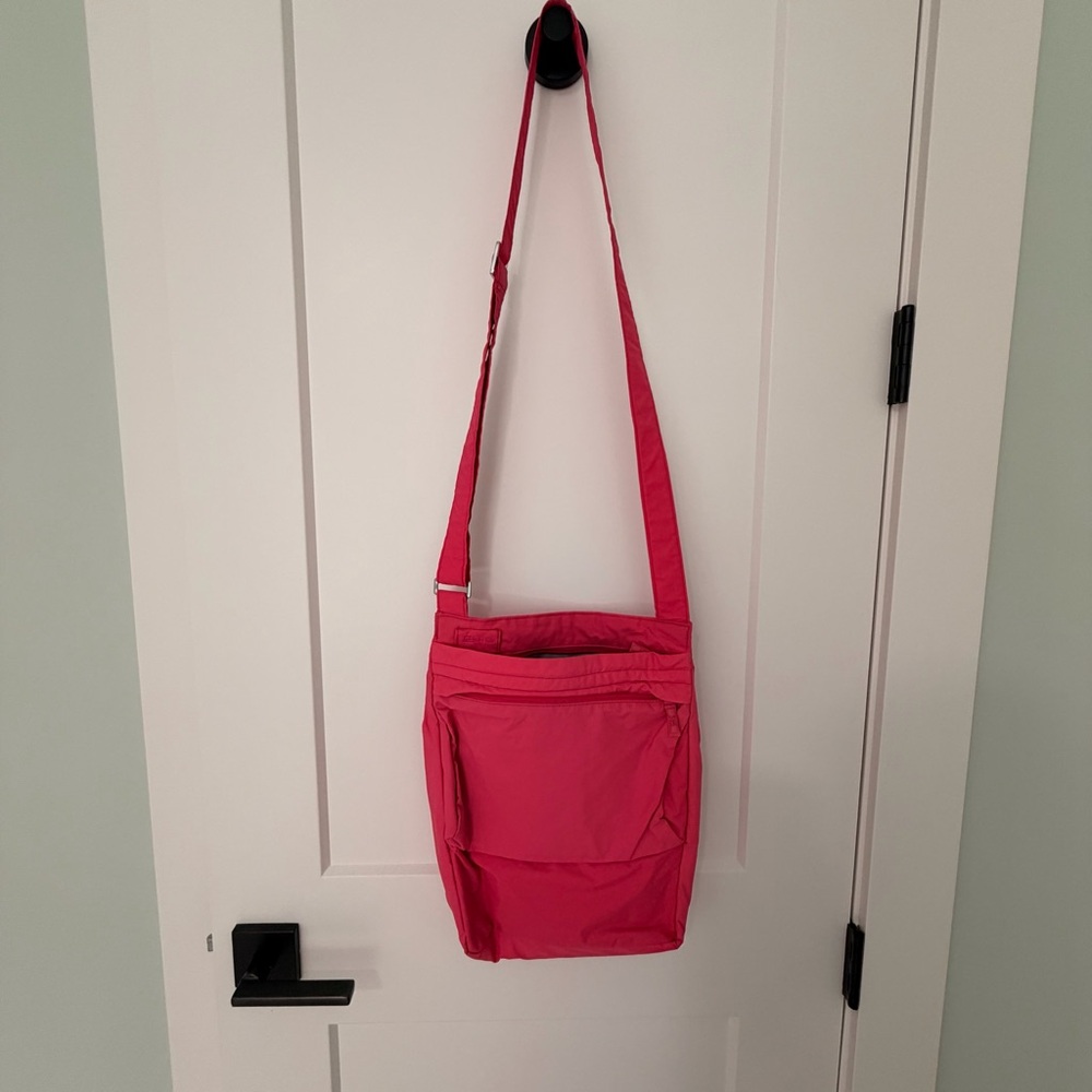 Makio Hasuike & Co Milan Italy Everyday lightweight Crossbody Shoulder Bag Pink